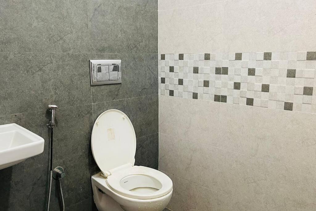Rajamandiram 3Bhk Ac Apartment In Trivandrum Central Thiruvananthapuram Extérieur photo